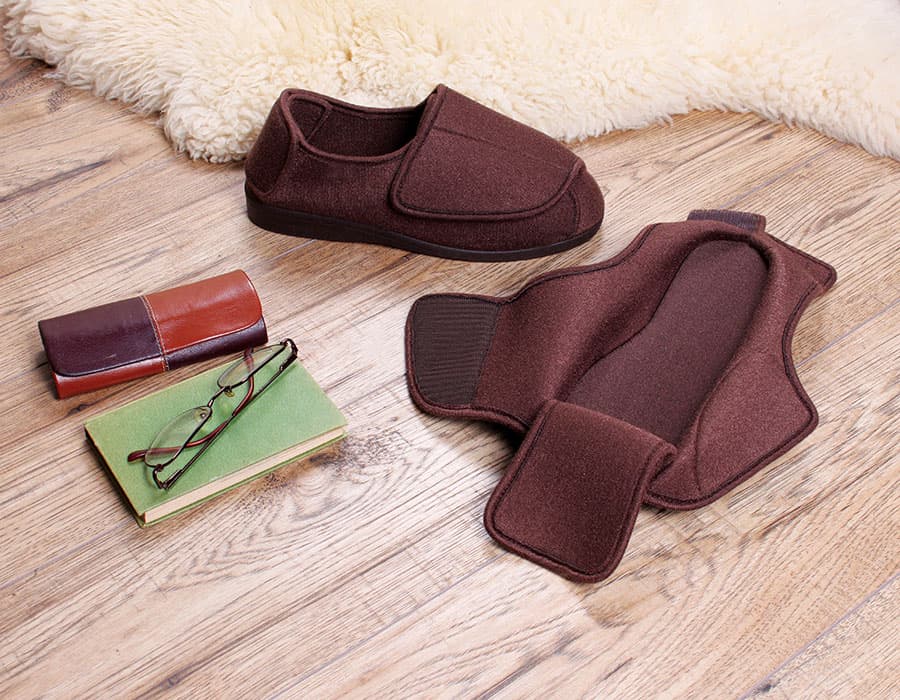 Walter Mens Extra Wide Slippers from Sandpiper image