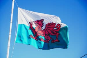 Welsh flag waving in the wind (Unsplash-Catrin Ellis)